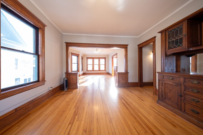 Photo - 507 W 33rd St