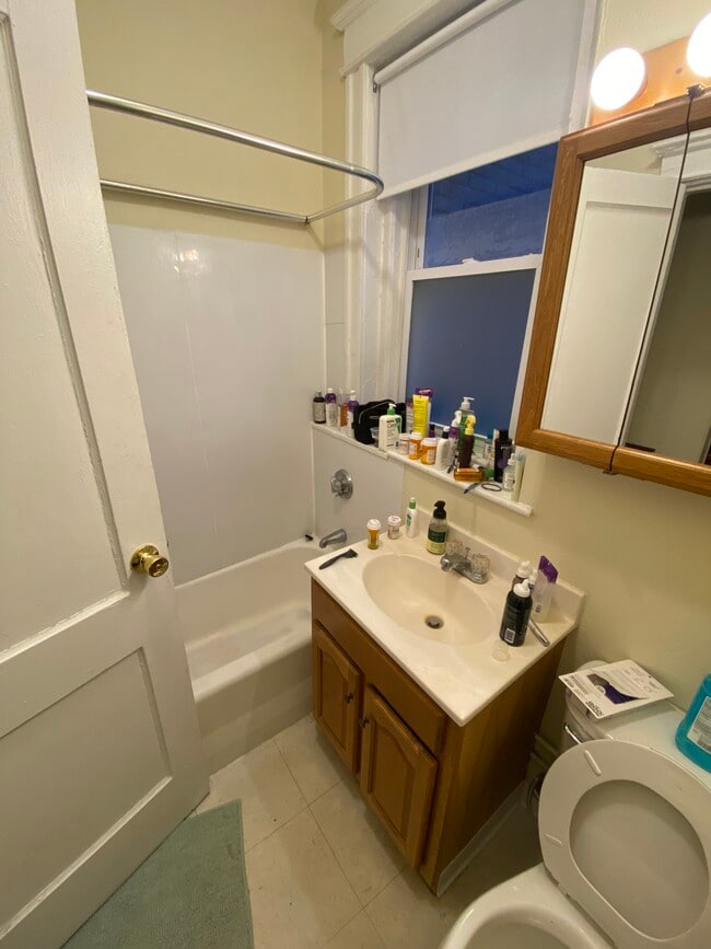 Building Photo - 162 Kelton St Unit 6 Rental