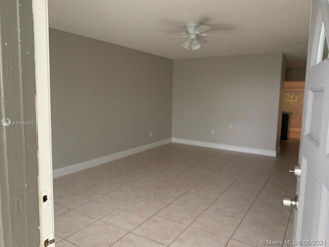 Photo - 1523 NE 51st St