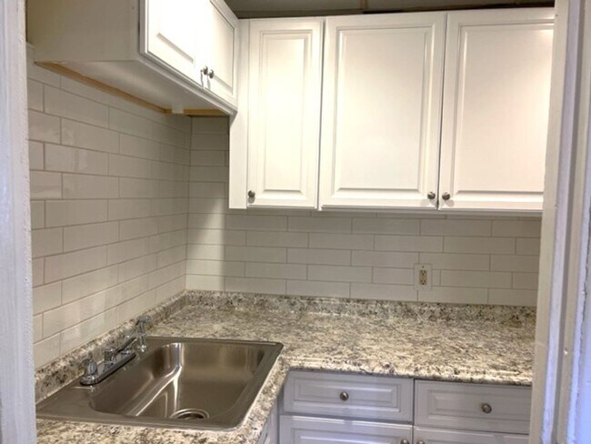 Building Photo - 805-807 Main Street Unit 2nd Floor Rental