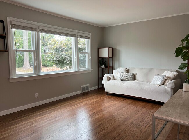 Photo - 21 Runyon Ave