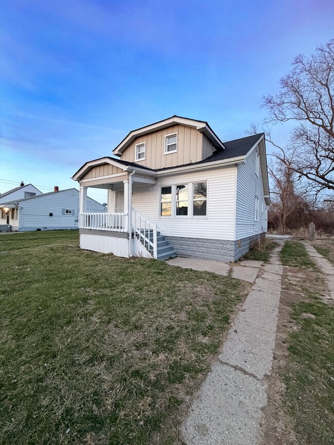 Photo - 19010 Riverview St