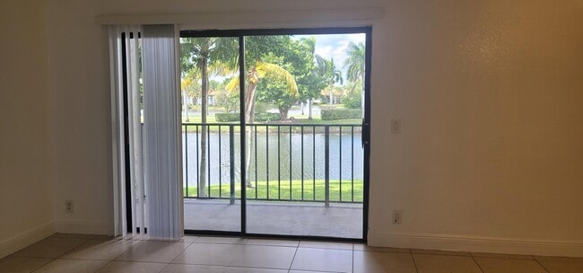 Photo - 1523 Lake Crystal Dr Unidad E