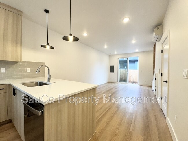 Photo - 4385 SE Tolman St