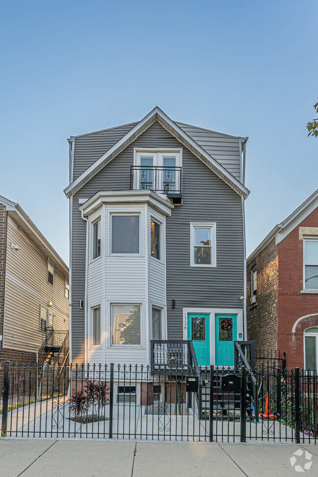 Building Photo - 1736 N Kedzie Ave Rental