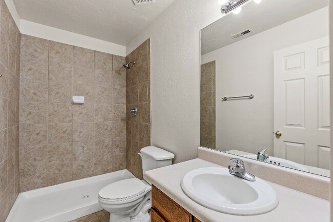 Photo - 1310 E Trevor Way Unidad STUDIO