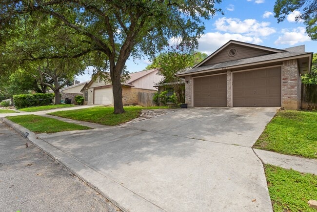 8007 Forest Crossing