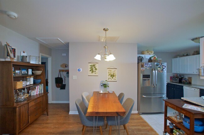 Photo - 716 McGill Pl