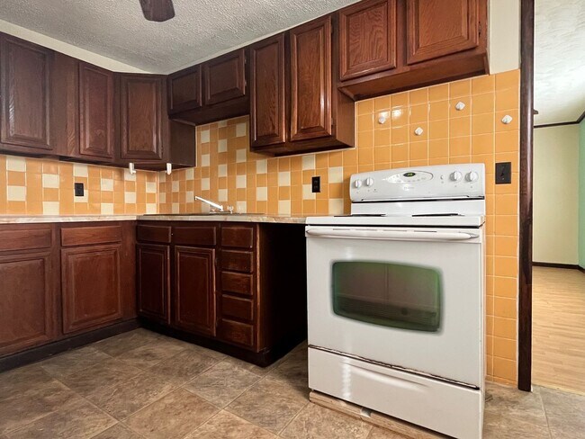 Photo - Three Bedroom in Crestview Local Schools!