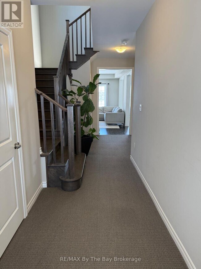 Photo - 286 Springfield Cres