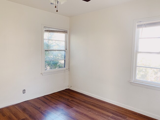 Photo - 636 W Queen St