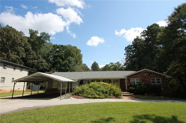 Building Photo - 2944 Piedmont Dr Rental