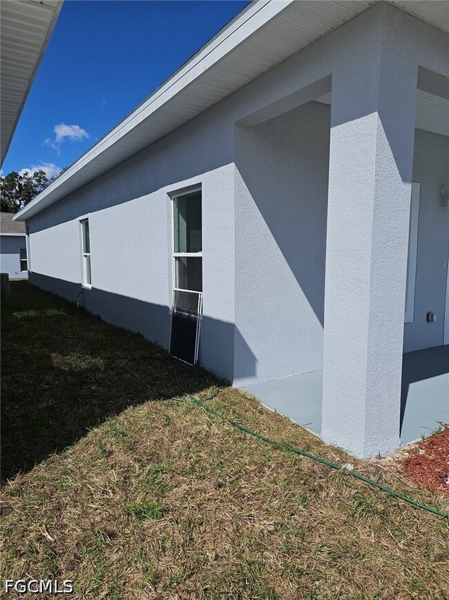 1483 Las Villas Blvd