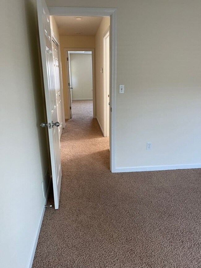 Photo - Spacious 3BR Home with Fenced Yard, 2-Car Garage & Great South Columbia Location