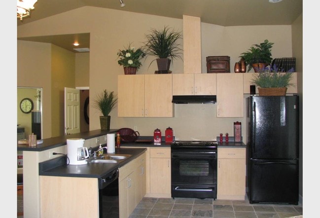 Clubhouse - Heron Creek Apartments