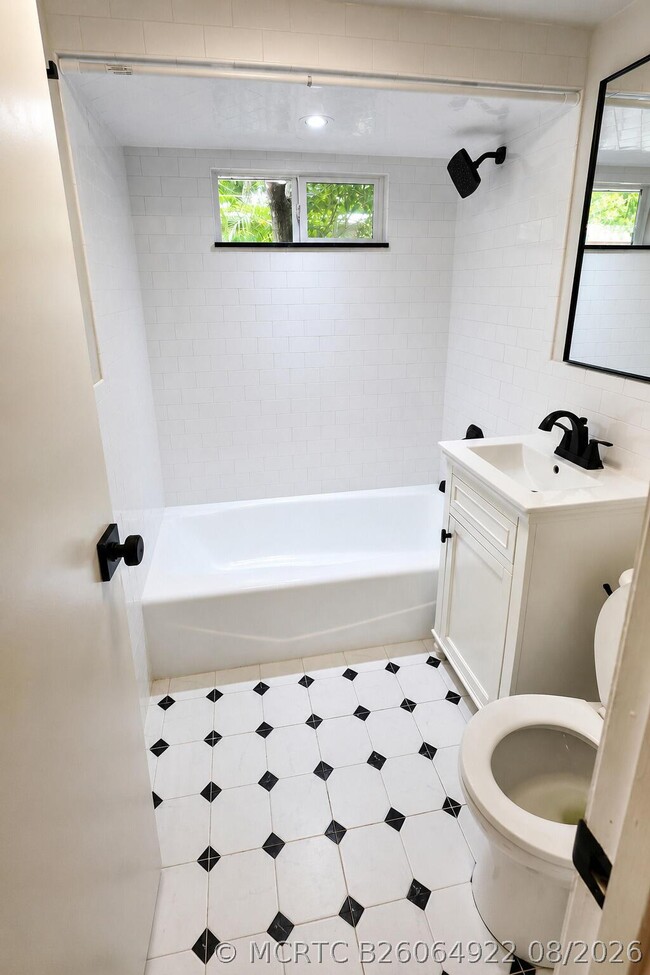 Photo - 1716 NE 17th Way