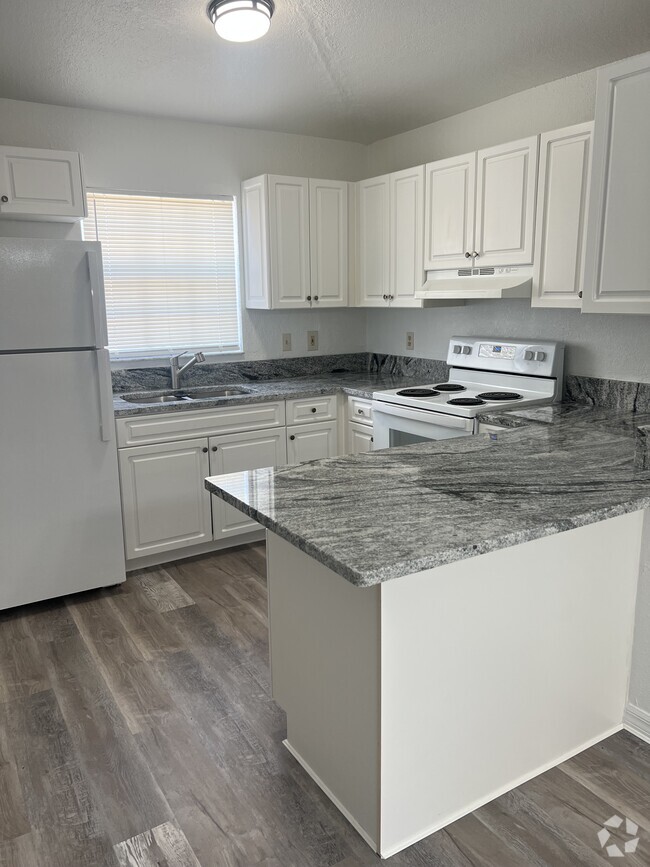 Building Photo - 10770 US Hwy 19 N Unit Renovated Villa Rental