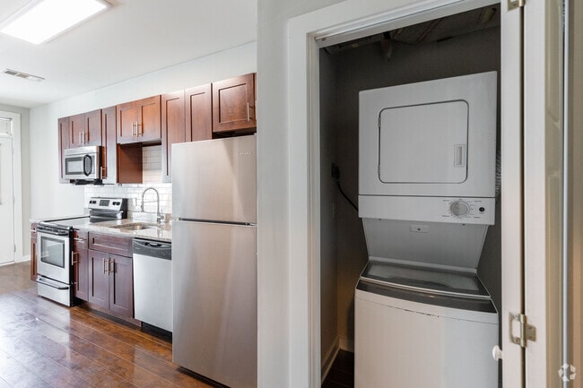 1BR, 1BA - Garfield - 622-676SF - In-Unit Laundry