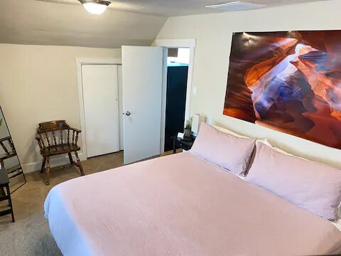 Photo - 777 Simpson Ave