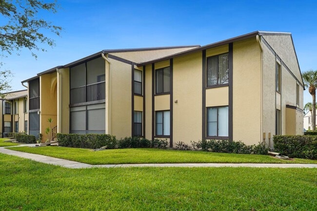Building Photo - 802 Sky Pine Way Unit F2