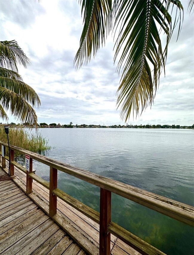 Building Photo - 2433 SW 58th Manor Unit -