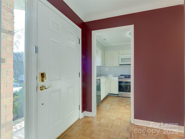 Photo - 527 Hawthorne Ln Unit 8