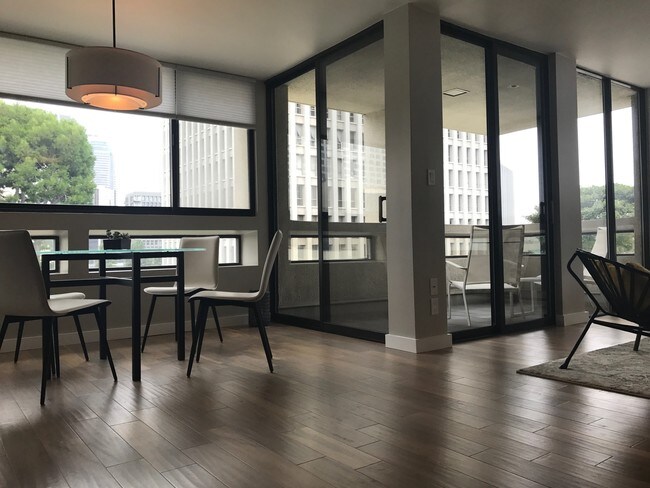 dining area with access to large corner balcony - 121 S Hope St Unit 326