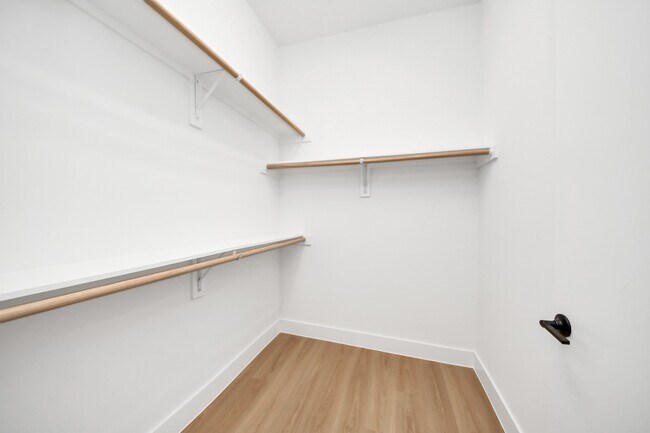 Building Photo - 2810 Riverby Rd Unit 523