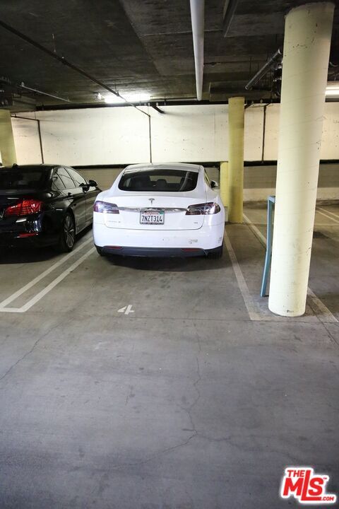 Photo - 4830 Elmwood Ave Unit 203