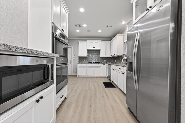 Photo - 1128 E 24th St