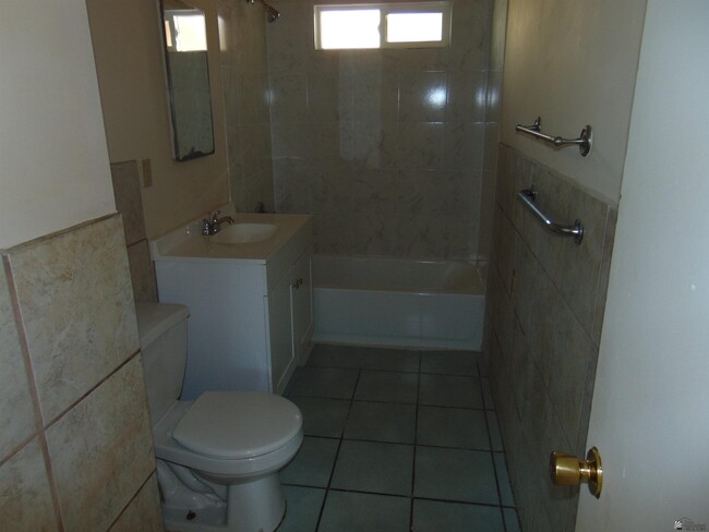 Photo - 2070 E La Mesa St