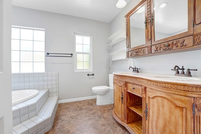 Building Photo - Beautiful 3 bed 2.5 Bath House- La Crescenta/Glendale