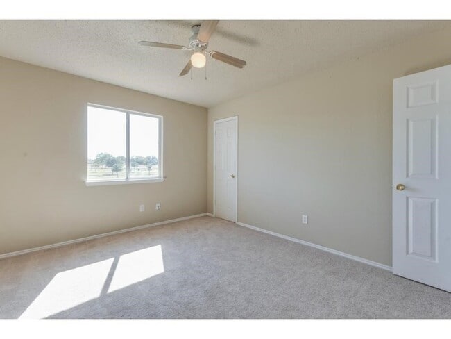 Photo - 617 Oxford Dr