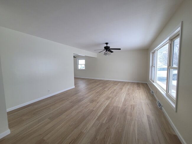 Photo - 4998 10th Ave