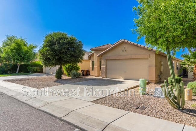 Photo - 1140 E Oak Rd