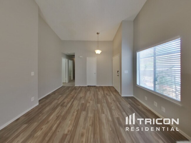 Photo - 1833 Ridgefield Dr