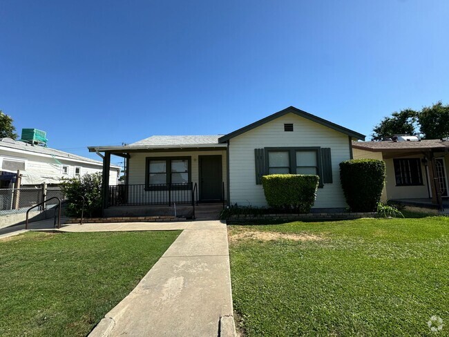 Building Photo - Charming North Bakersfield home!