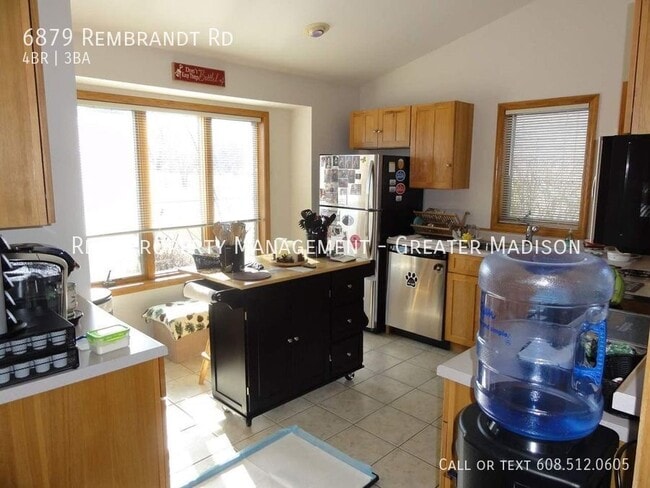 Photo - 6879 Rembrandt Rd