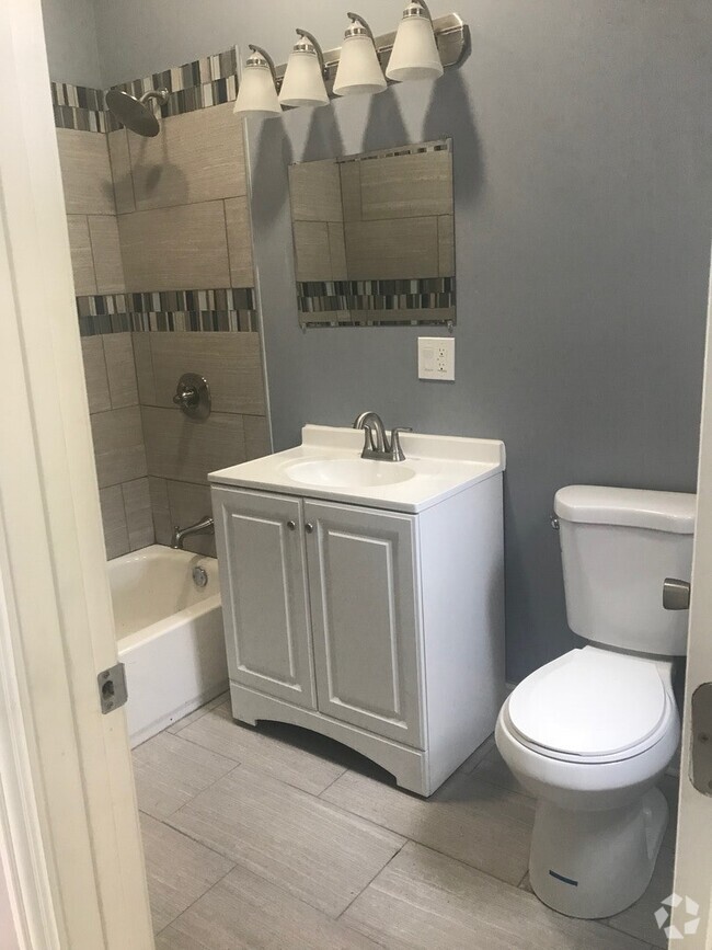 Building Photo - 4751 S Prairie Ave Unit 1 Rental