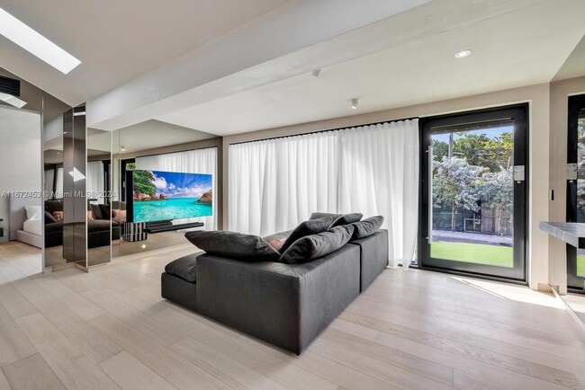 Photo - 967 NE 78th St