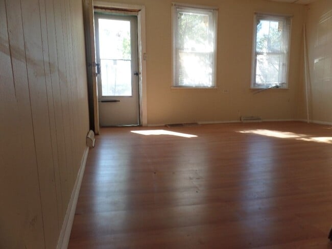 Photo - 2 Bedroom House w/ washer and dryer hook up