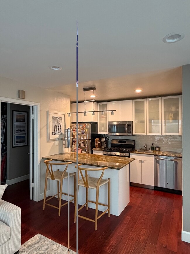 Building Photo - 209 38th Pl