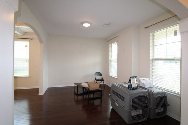 Photo - 870 Cormier Dr