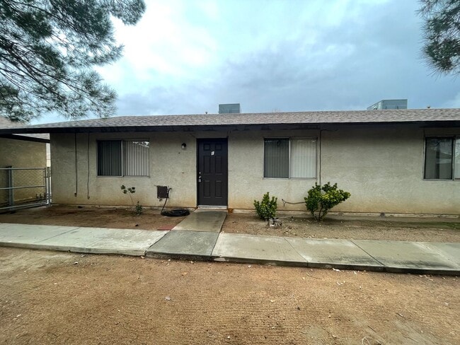 Building Photo - APPLE VALLEY- REFURBISHED 2 BEDROOM , 2 BATHROOM APARTMENT Unit #1