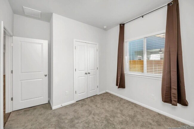 "Charming 3-Bed Oasis in San Marcos with 2 Full Baths – 1424 Sq Ft of Comfort!"