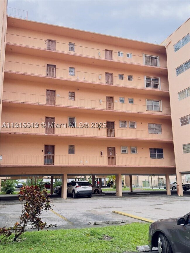 Building Photo - 440 E 23rd St Unit 1305