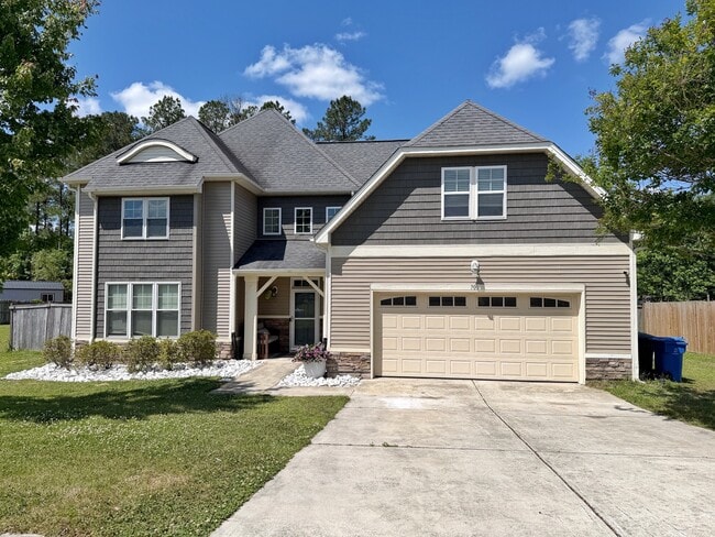 Building Photo - 703 Stagecoach Dr