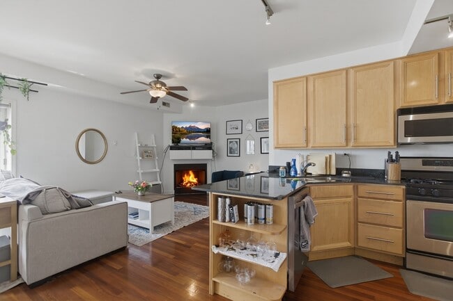 Photo - 2158 W Grand Ave Unit # 0501