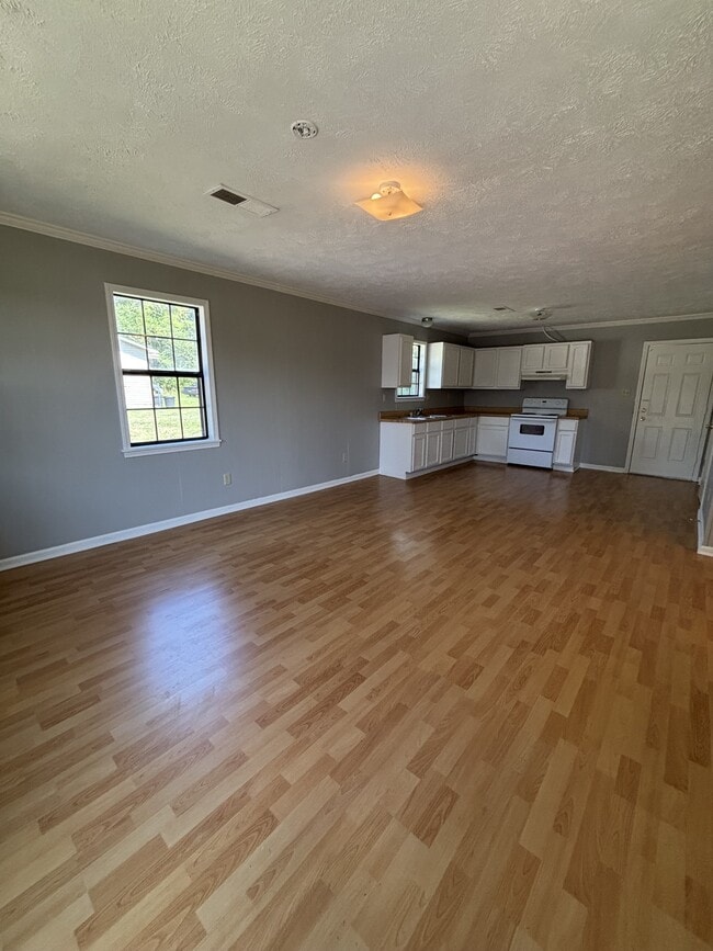 Photo - 102 N Bond Ave