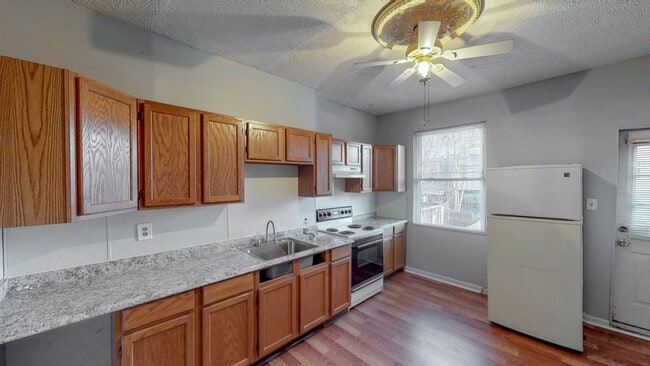 Building Photo - 2429 Christian St Rental
